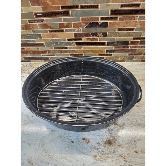 Vintage Enamel Roaster, Oval Black Speckled, Covered Roasting Pan, Large 16-1/2" - Picture 3 of 4